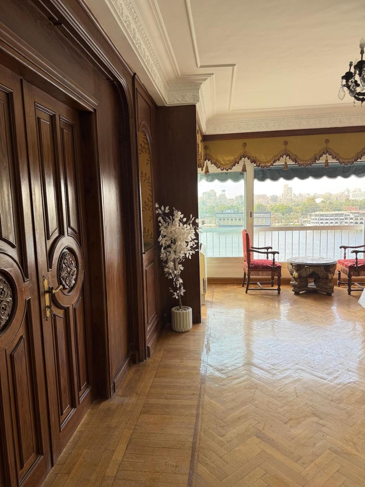 Prestigious Nilefront Luxury Apartment Cairo